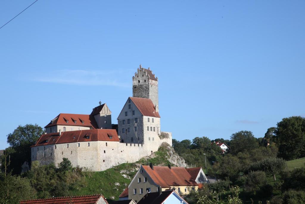 Burg Katzenstein Hotel Katzenstein  Eksteriør billede
